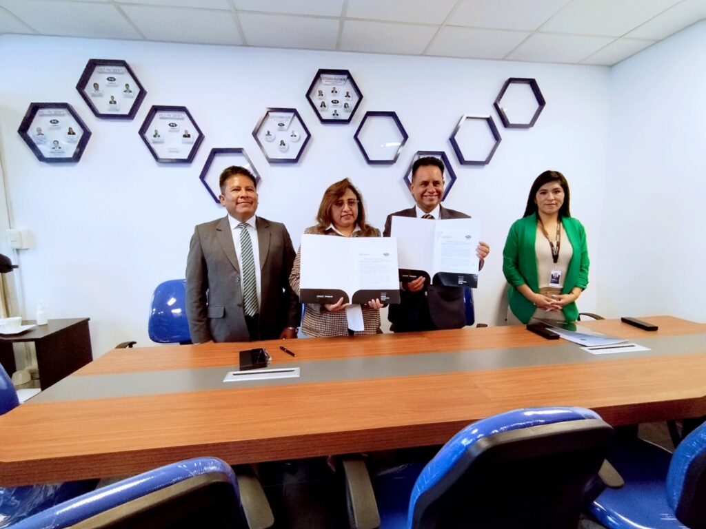 Firma del Convenio entre UNIFRANZ y el Colegio de Administradores de La Paz CADELP