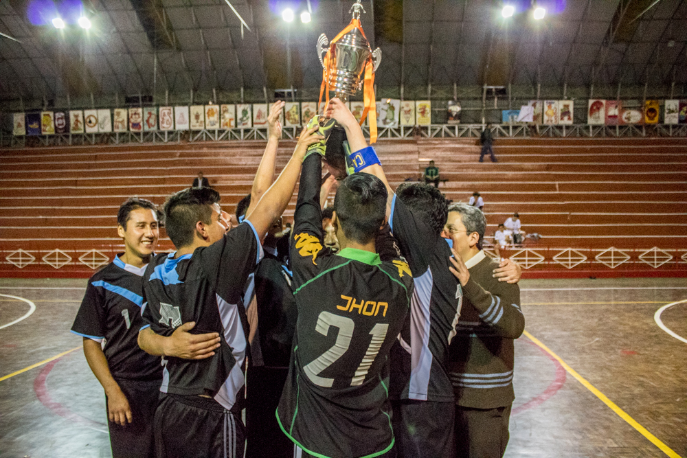 TORNEO INTERCARRERAS DE FUTSAL UNIFRANZ 2 &#8211; 2017 ODONTOLOGÍA SE PROCLAMO CAMPEÓN