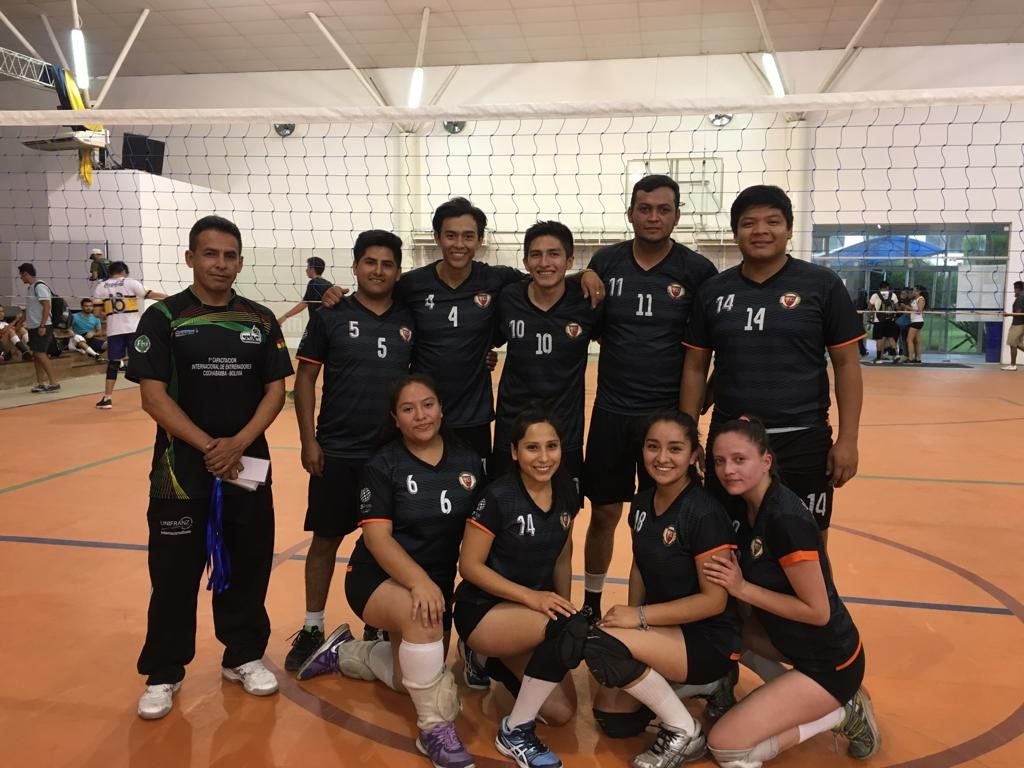 UNIFRANZ se corona campeón invicto de torneo interuniversitario de voleibol