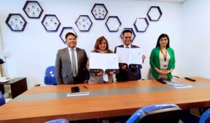 Firma del Convenio entre UNIFRANZ y el Colegio de Administradores de La Paz CADELP
